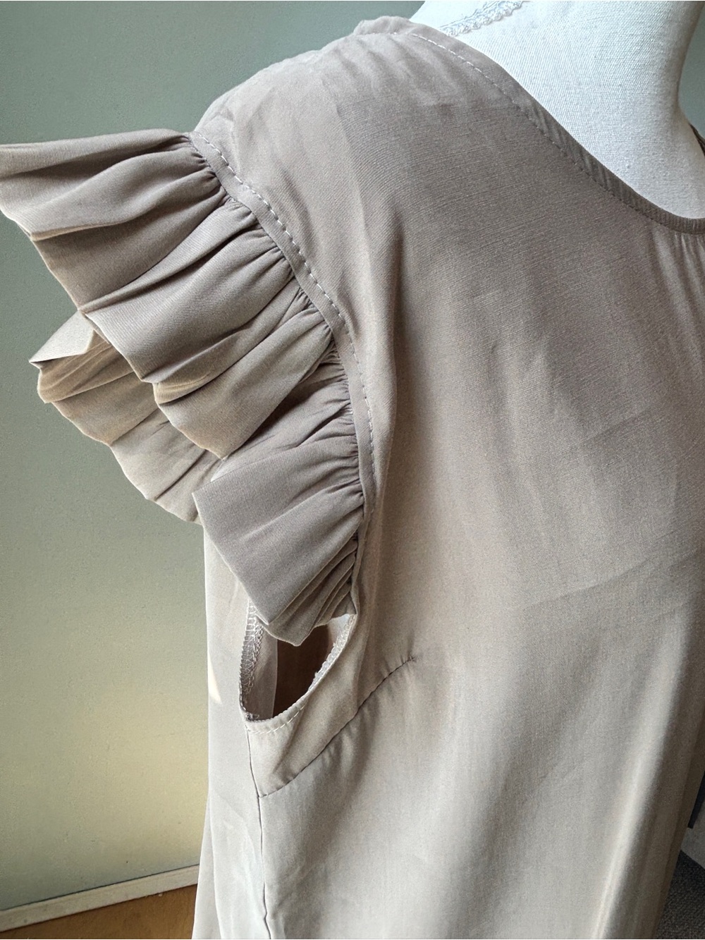 Ruffle Cap-Sleeve Blouse - Cute Back button detail Taupe Size XL